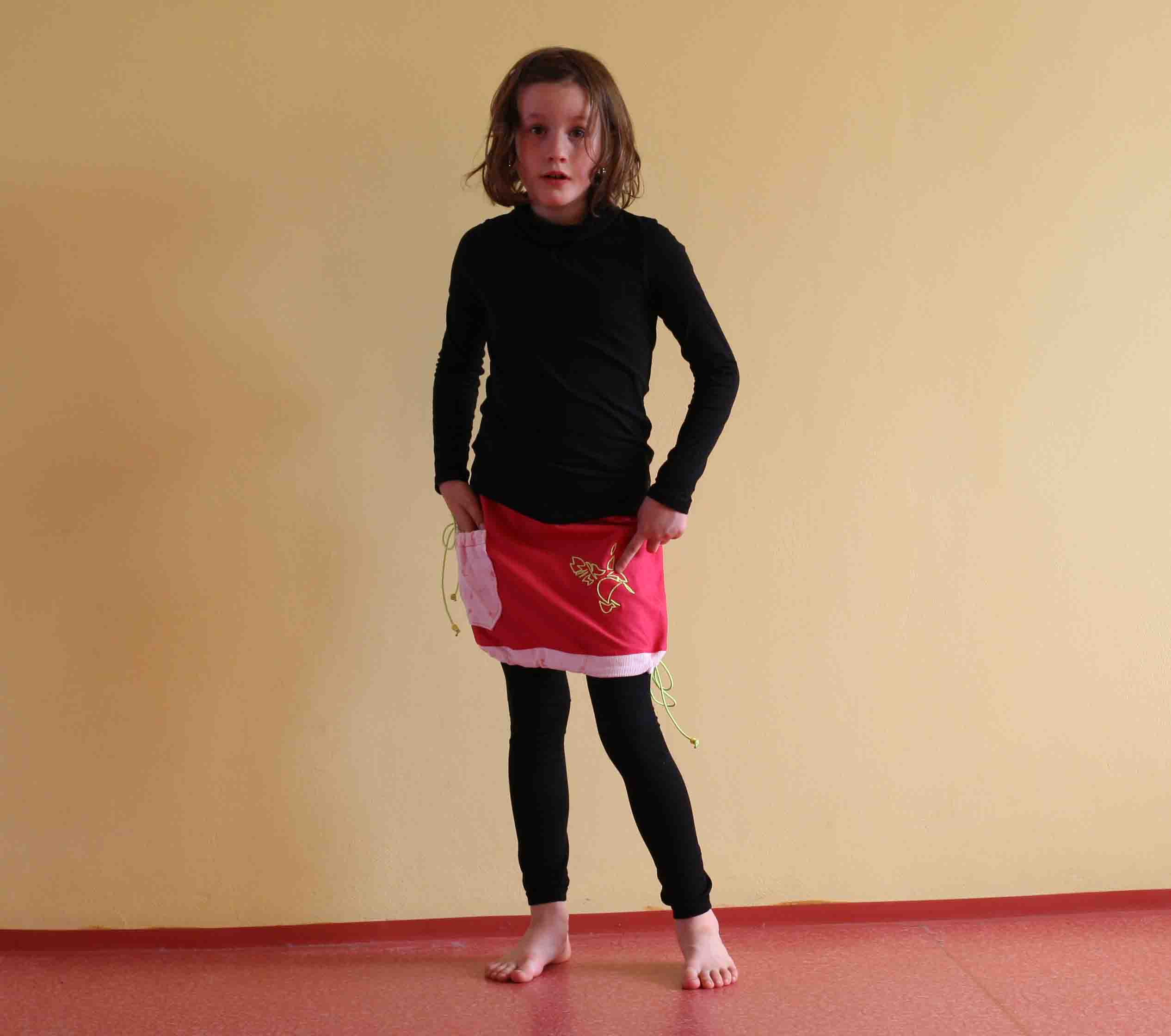 Dívčí sukně s kapsou